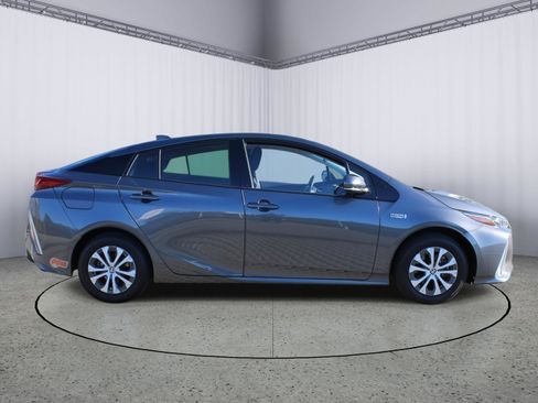 Used 2020 Toyota Prius Prime LE image 9