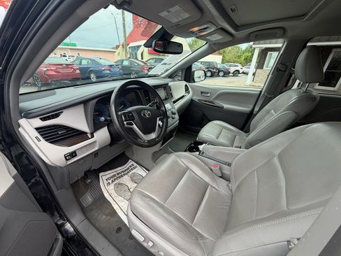Used 2019 Toyota Sienna XLE FWD image 9