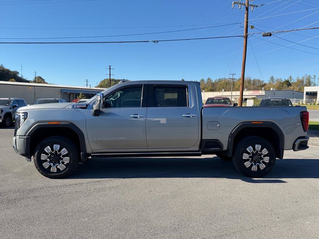 Used 2024 GMC Sierra 2500 Denali w/ Denali Reserve Package AWD/4WD image 2