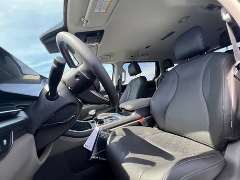 New 2026 Kia Carnival FWD image 18