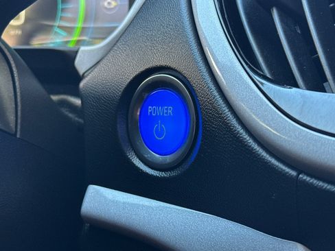 Used 2017 Chevrolet Volt LT FWD image 32