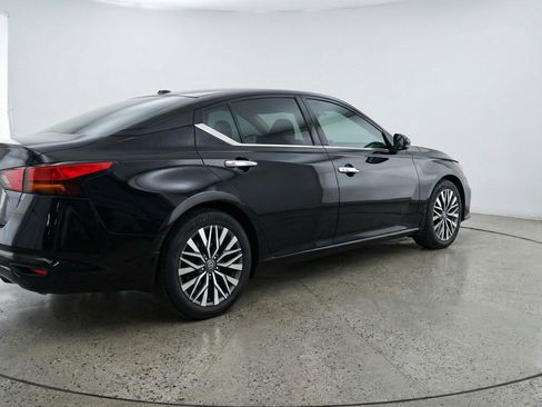 Used 2025 Nissan Altima 2.5 SV image 9