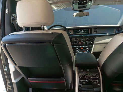 Used 2024 Rolls-Royce Phantom Sedan w/ The Phantom Package RWD image 80