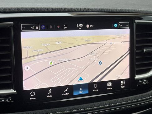 Used 2024 Chrysler Pacifica Select image 22