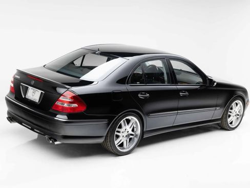 Used 2005 Mercedes-Benz E 500 Sedan image 3