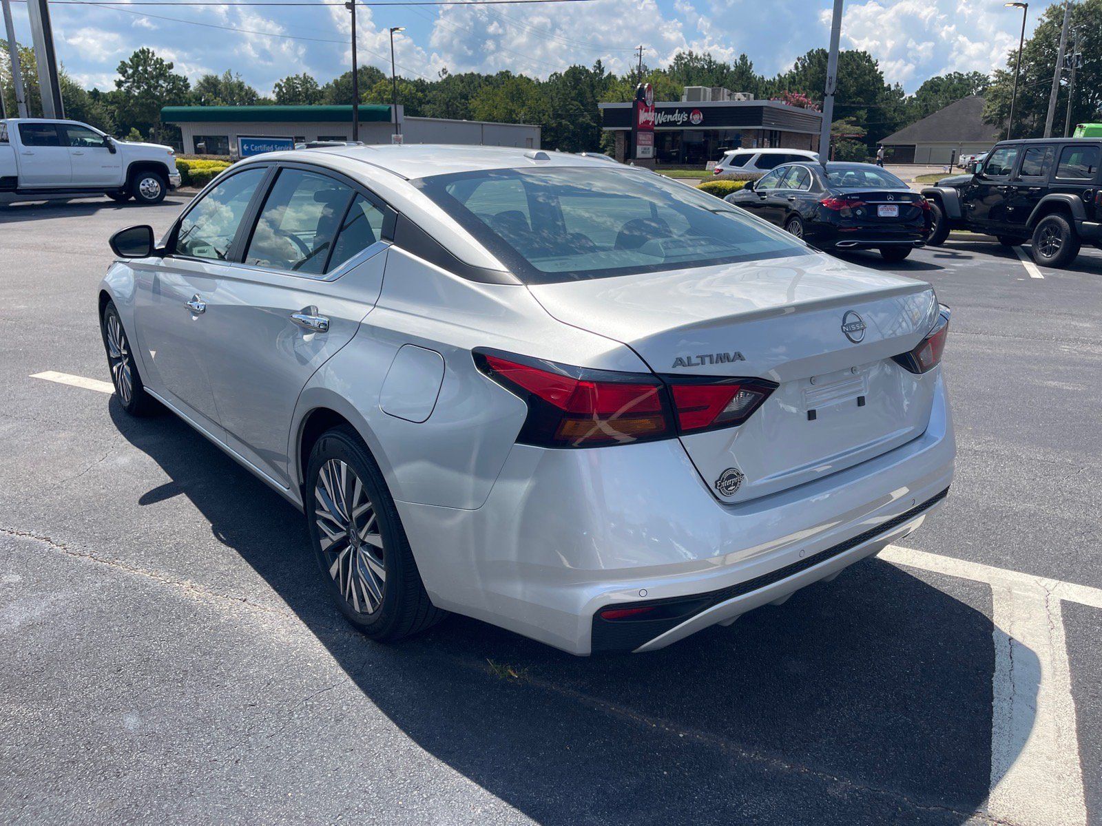 Used 2025 Nissan Altima 2.5 SV FWD image 12