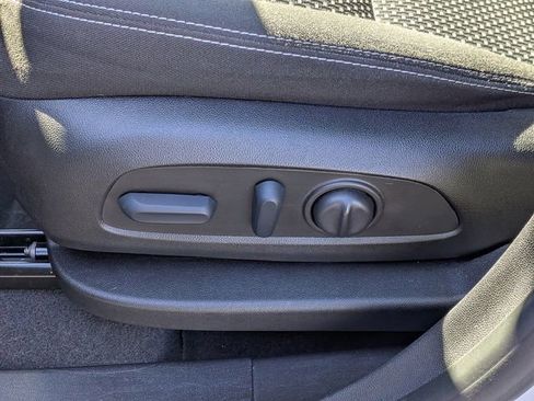 Used 2022 GMC Terrain SLE w/ Driver Convenience Package image 20