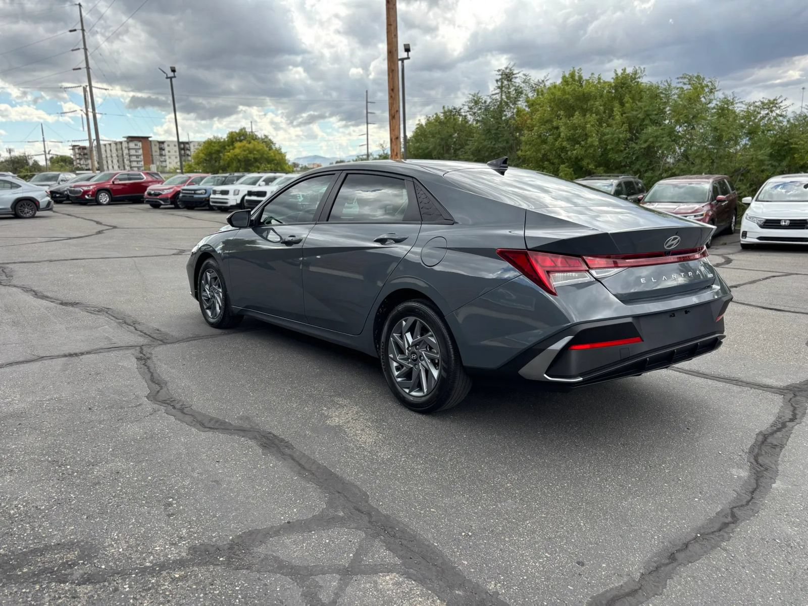 Used 2024 Hyundai Elantra Blue FWD image 5