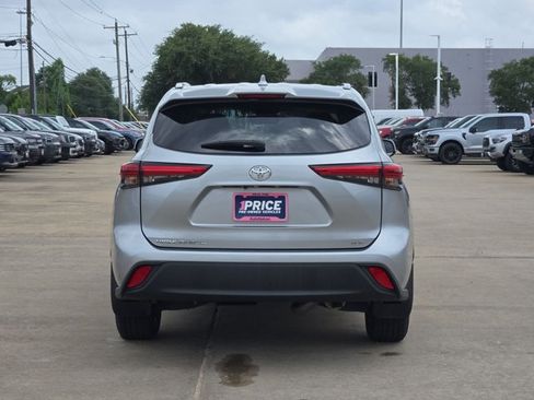 Used 2021 Toyota Highlander XLE FWD image 6