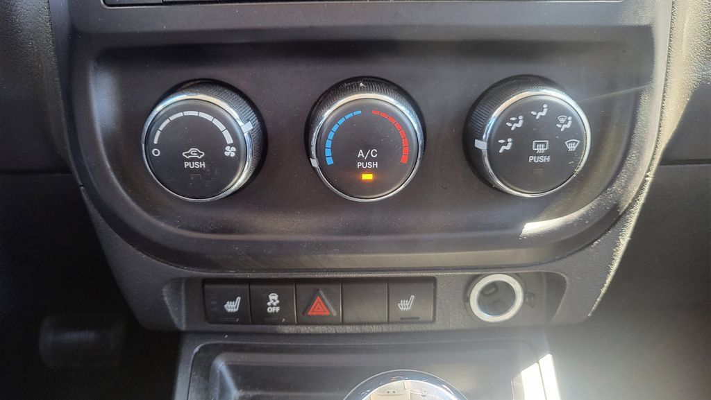 Used 2014 Jeep Patriot Latitude FWD image 33