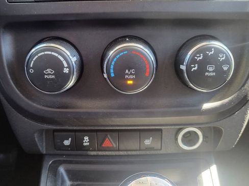 Used 2014 Jeep Patriot Latitude FWD image 33