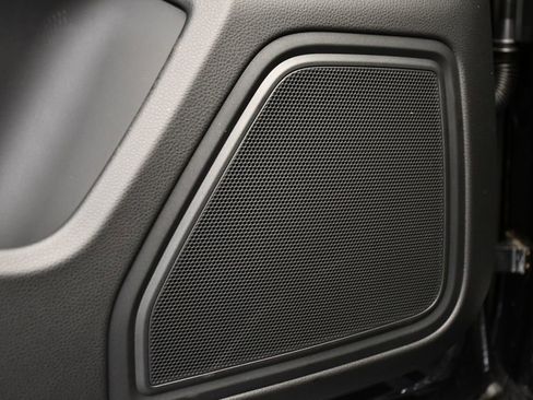 Certified 2025 Porsche Macan Turbo image 38