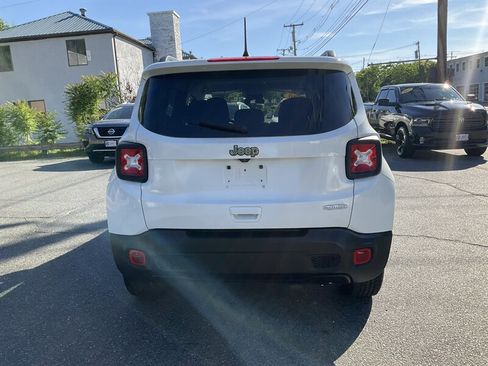 Used 2020 Jeep Renegade Latitude w/ UConnect 8.4 Nav Group AWD/4WD image 6