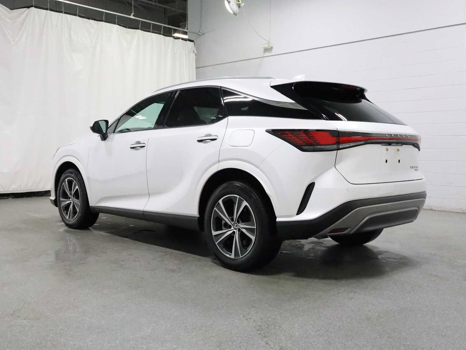 Used 2024 Lexus RX 350 Premium w/ Convenience Package AWD/4WD image 3