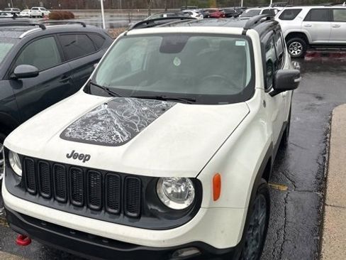 Used 2017 Jeep Renegade Trailhawk image 10