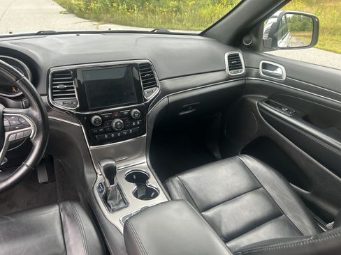 Used 2022 Jeep Grand Cherokee Limited AWD/4WD image 19