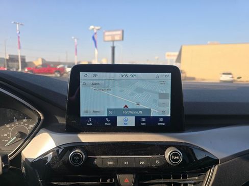 Used 2022 Ford Escape SEL image 16