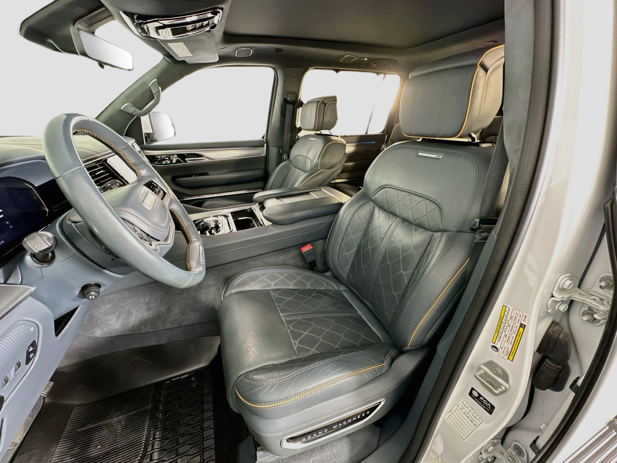 Used 2022 Jeep Grand Wagoneer Series III AWD/4WD image 13