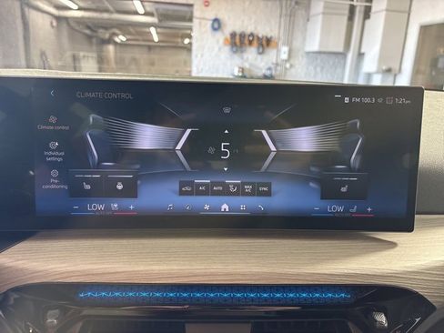 Used 2025 BMW 330i xDrive 330i xDrive image 21