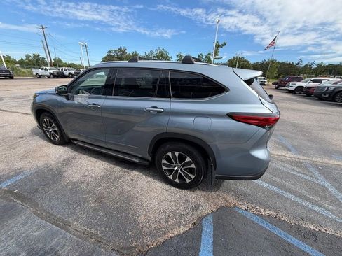 Used 2021 Toyota Highlander XLE FWD image 5
