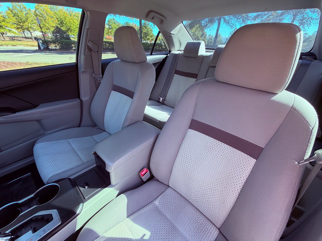 Used 2014 Toyota Camry LE FWD image 9
