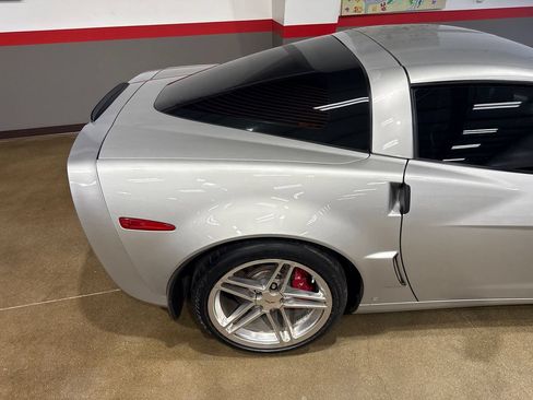 Used 2007 Chevrolet Corvette Z06 w/ Preferred Equipment Group RWD image 32
