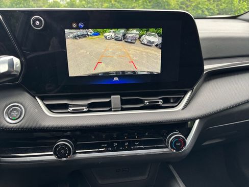 Used 2025 Chevrolet Equinox LT FWD image 17