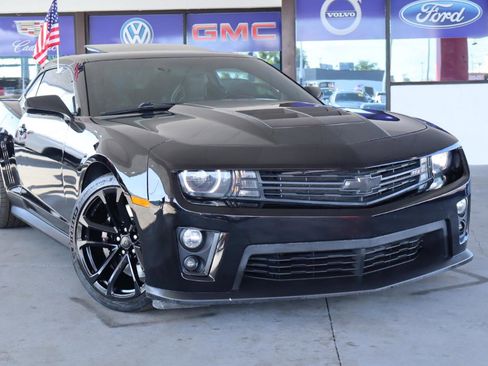 Used 2014 Chevrolet Camaro ZL1 w/ Gray Stripe Package image 2