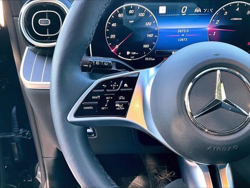 Used 2024 Mercedes-Benz GLC 300 4MATIC image 24