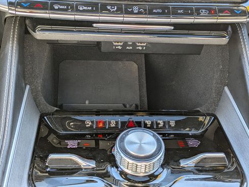 Certified 2025 Jeep Wagoneer Series III w/ Premium Group I image 24