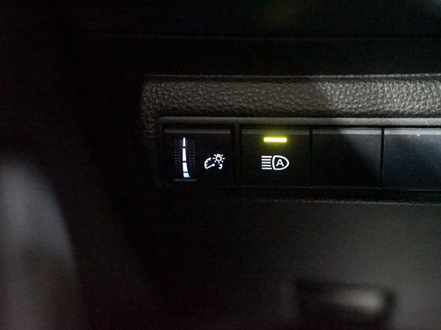 Certified 2021 Toyota Corolla LE FWD image 21