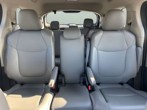 Used 2024 Toyota Sienna XLE image 12