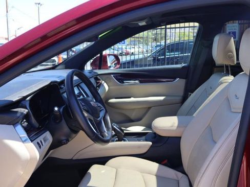 Used 2017 Cadillac XT5 Luxury w/ Driver Awareness Package image 20