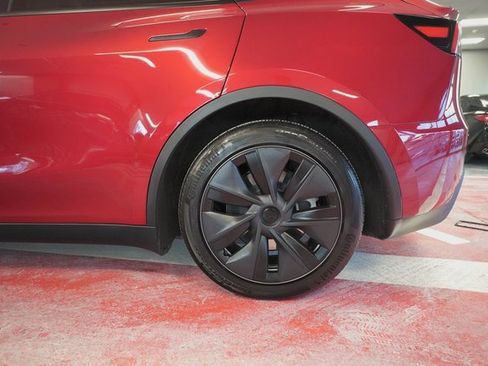 Used 2025 Tesla Model Y Long Range image 29