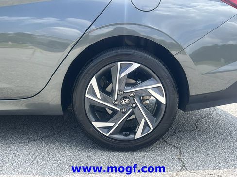 Used 2025 Hyundai Elantra Sport FWD image 30