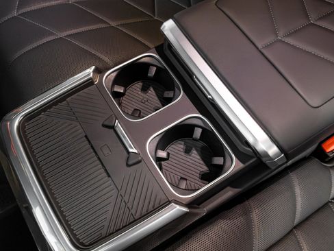 Used 2023 BMW 760i xDrive image 34