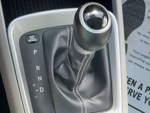 Certified 2024 Hyundai Venue SEL FWD image 23