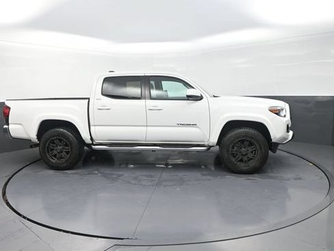 Used 2022 Toyota Tacoma SR5 AWD/4WD image 12