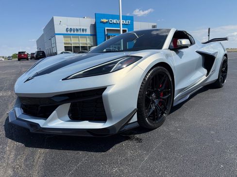 Used 2024 Chevrolet Corvette Z06 w/ Z07 Performance Package RWD image 19