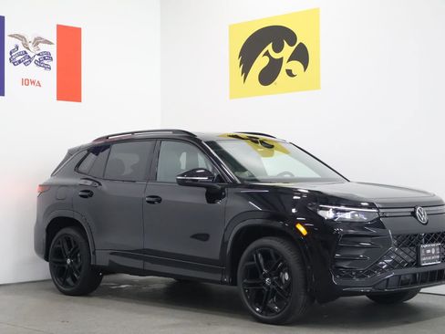 New 2026 Volkswagen Tiguan SE R-Line image 1