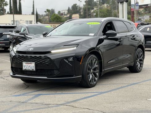 Used 2025 Toyota Crown Signia image 3