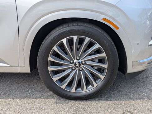 Used 2025 Hyundai Palisade Calligraphy image 11