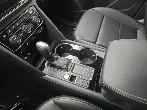 Certified 2022 Volkswagen Atlas SE image 25