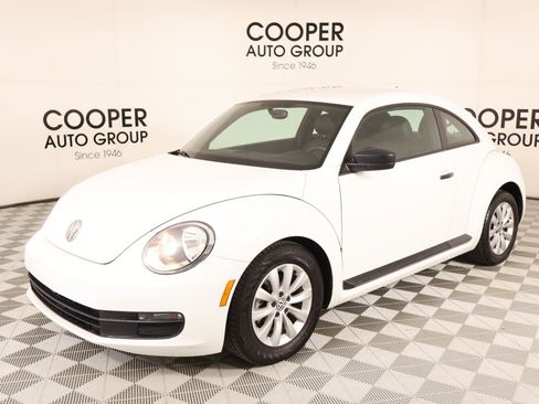 Used 2016 Volkswagen Beetle 1.8T Classic FWD image 9