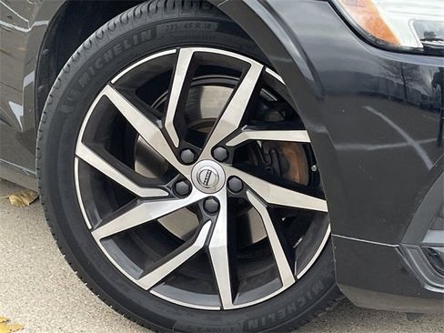 Used 2020 Volvo S60 T5 Momentum image 9