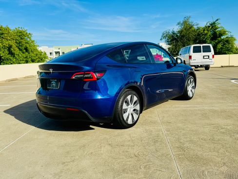 Used 2023 Tesla Model Y 2WD image 8