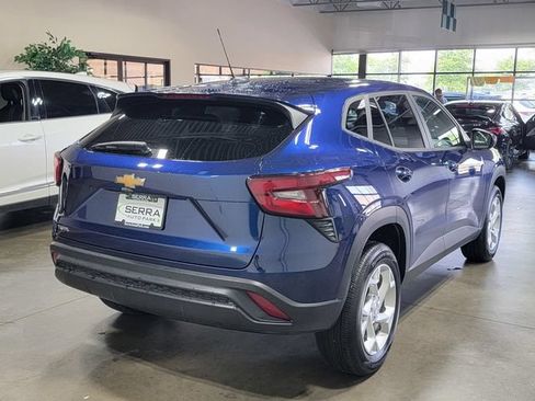Used 2024 Chevrolet Trax LS w/ LS Convenience Package FWD image 5