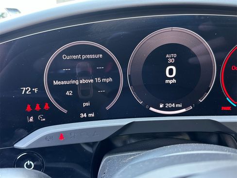 Used 2025 Porsche Taycan image 31