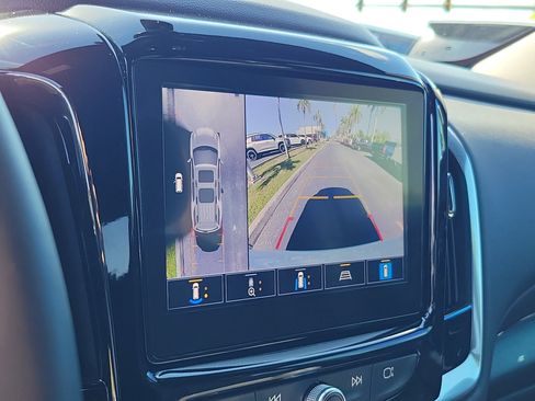 Used 2023 Chevrolet Traverse RS FWD image 30