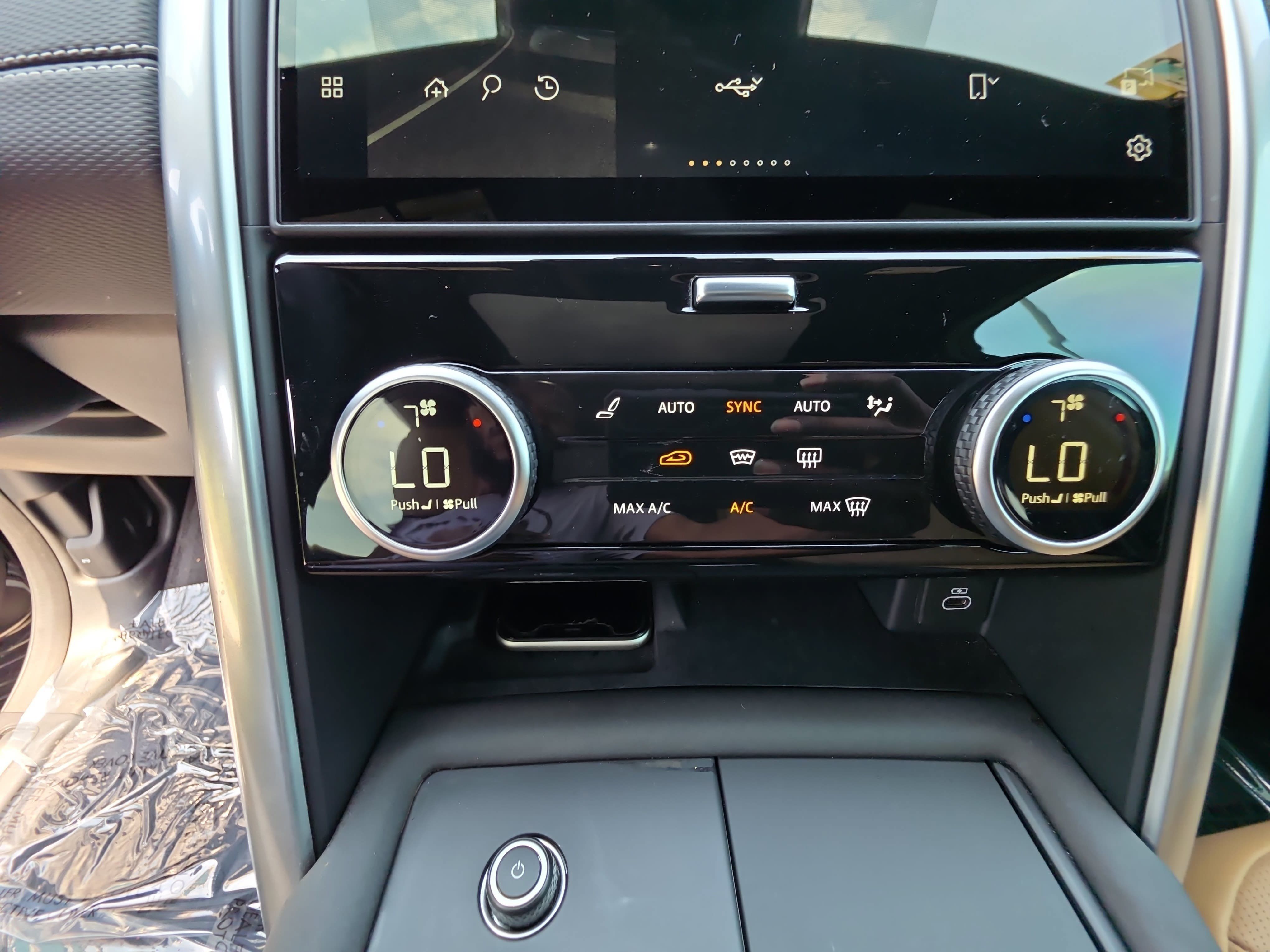 Certified 2025 Land Rover Discovery Dynamic SE AWD/4WD image 23